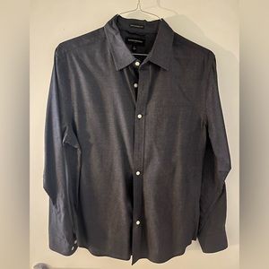 BANANA REPUBLIC CASUAL UNTUCKED BUTTON DOWN (L)